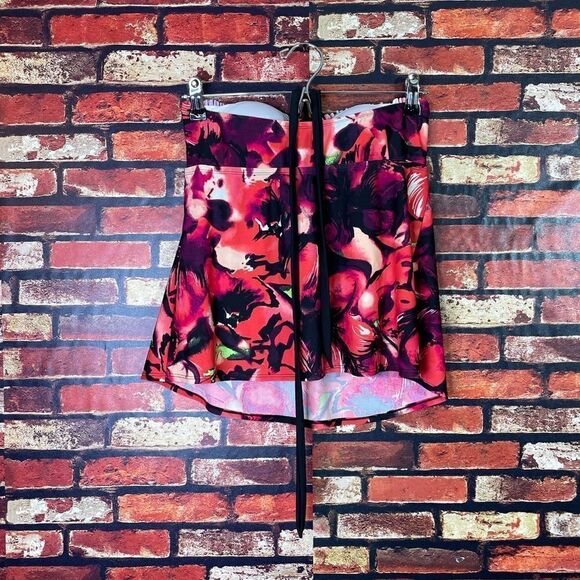 5 for $25🔥Small Liz Lange Maternity Swimsuit Top - Picture 2 of 6